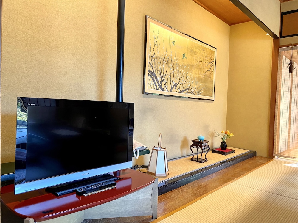 Japanese Style Deluxe Room (Shared Bathroom)