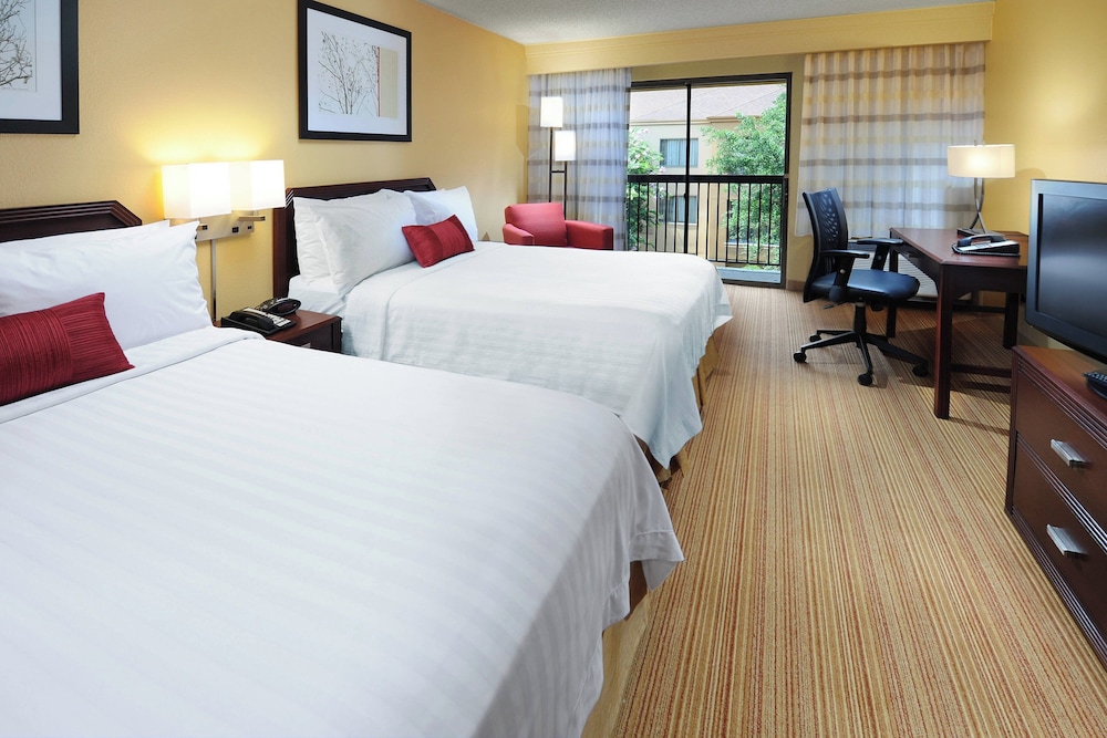 Suite, 2 Double Beds - Photo 3