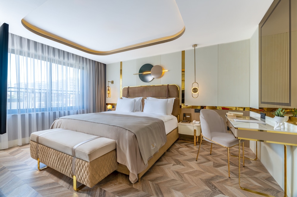 Luxury Suite thumbnail 6