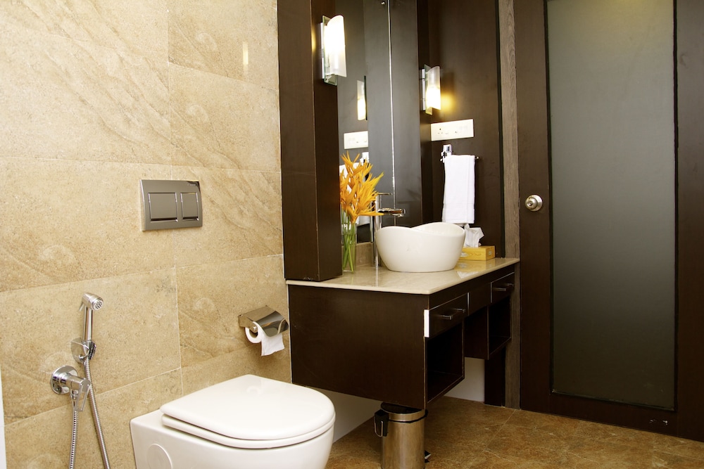 Executive Double Room, 1 Double Bed, Private Bathroom, City View photo 2