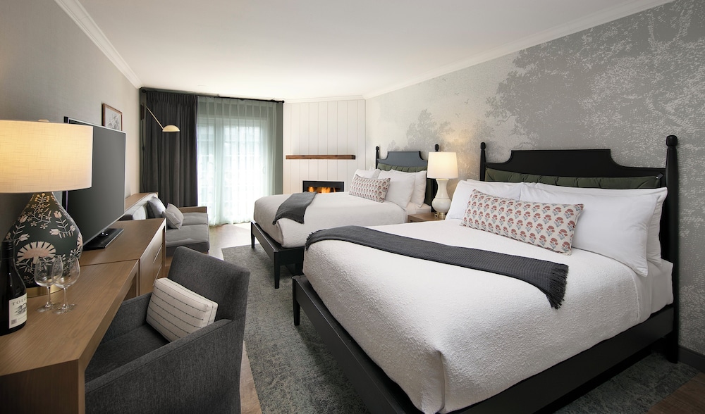 Deluxe Room, 2 Queen Beds, Patio, Partial Ocean View - Photo 1