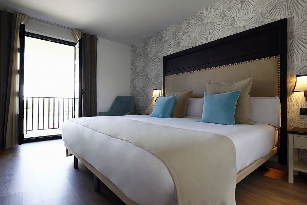 Superior Room, 1 King Bed, Non Smoking