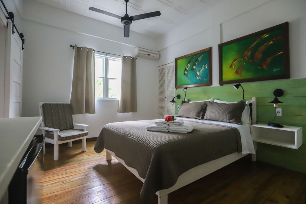 Glover, Double Room, Courtyard View