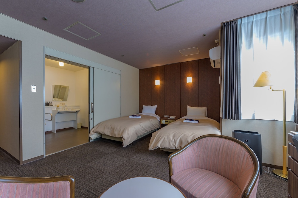Western Style Accessible Twin Room