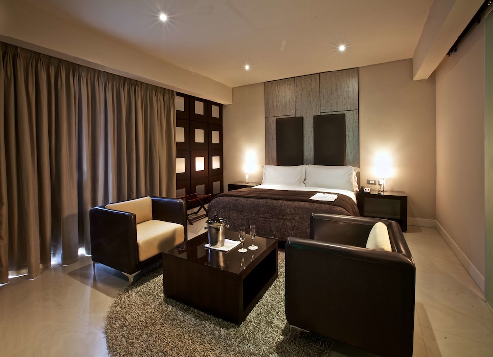 Executive Room, 1 King Bed, Non Smoking photo 2