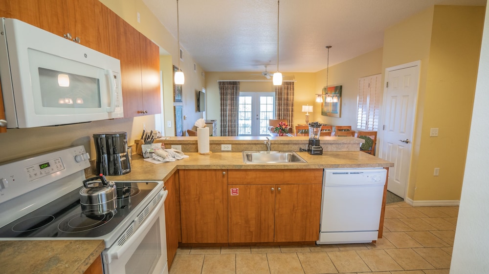 Standard Suite, 2 Bedrooms, Non Smoking, Kitchen - Photo 16