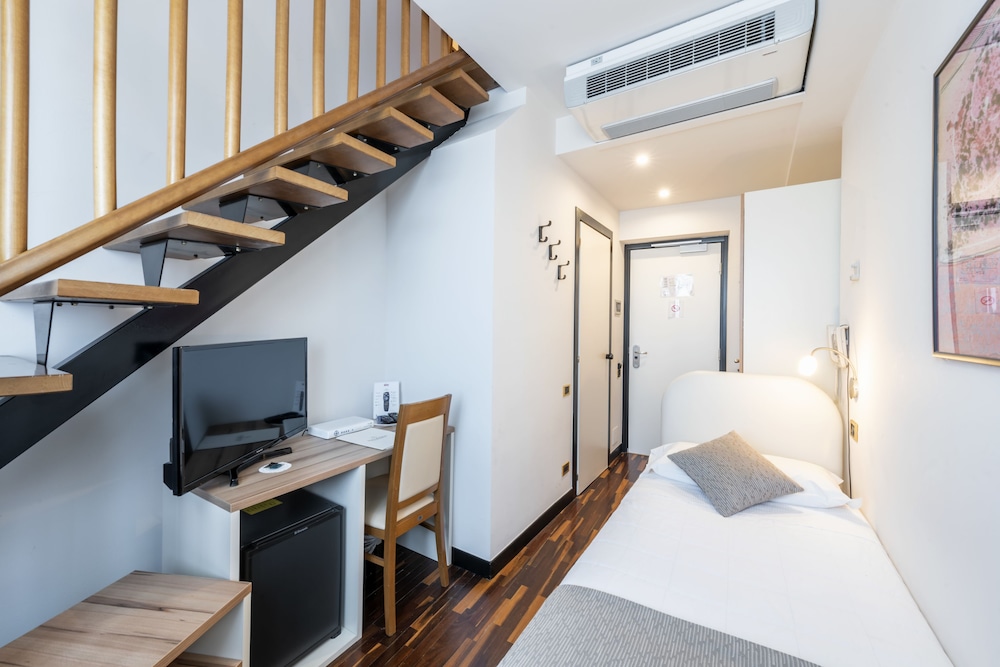 Standard Single Room photo 2