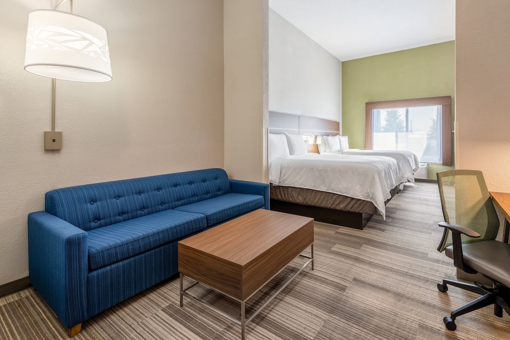 Suite, 2 Queen Beds - Photo 3