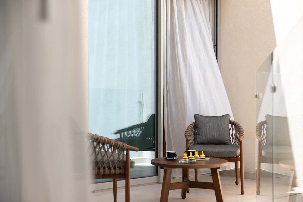 One Bedroom Family Suite - Photo 7
