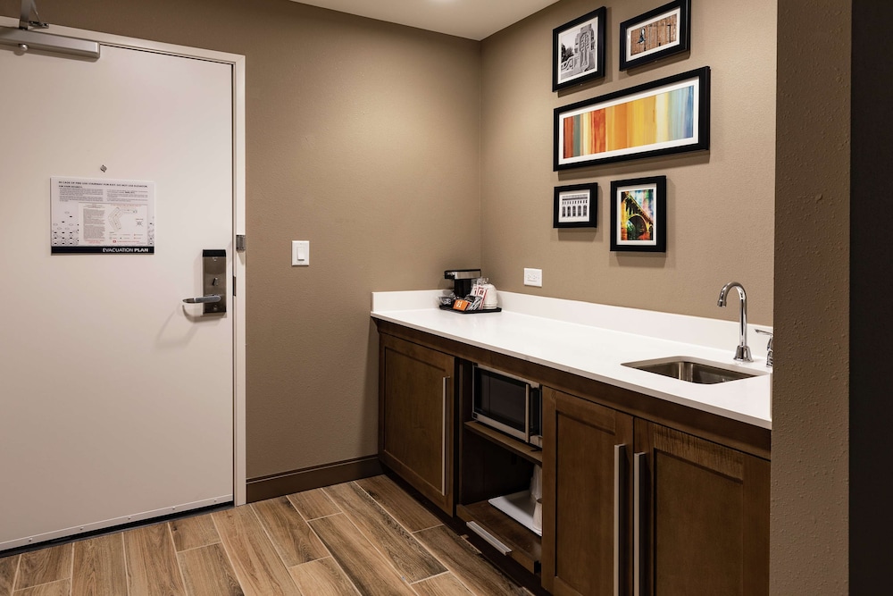Studio, 2 Queen Beds, Refrigerator & Microwave (Wet bar) - Photo 9