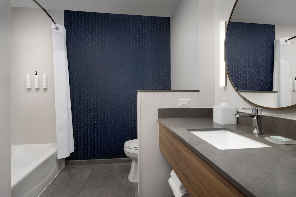 Room, 2 Queen Beds (Hearing Accessible) - Photo 5