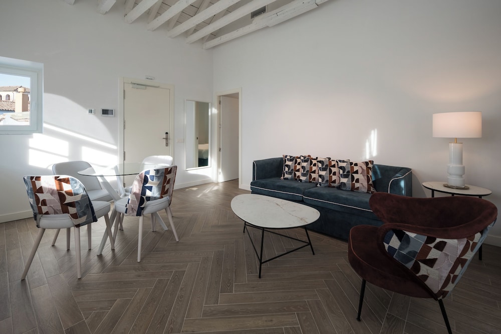 Premium Apartment, 1 Bedroom (With Parking)