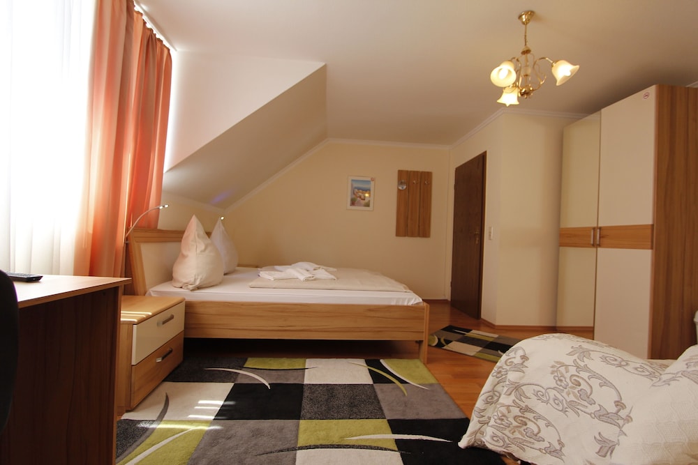 Double Room, 1 King Bed photo 2