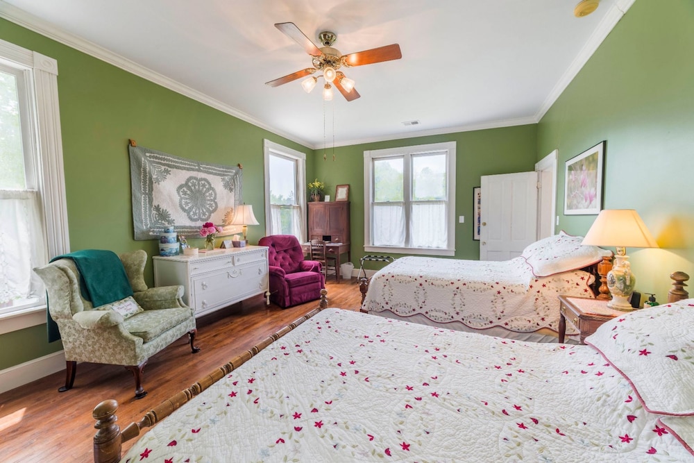 Room, Private Bathroom (Meadow Room)