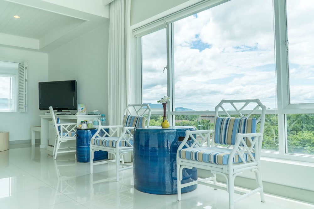 Suite - Photo 28