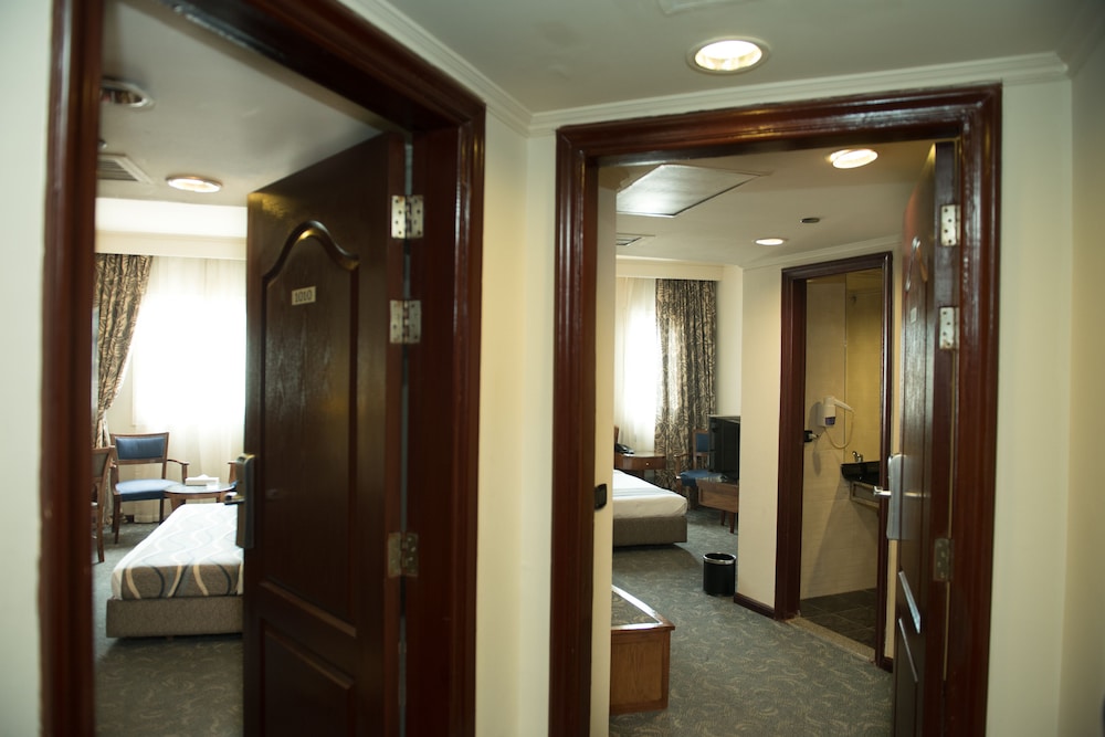 Family Room, 2 Bedrooms