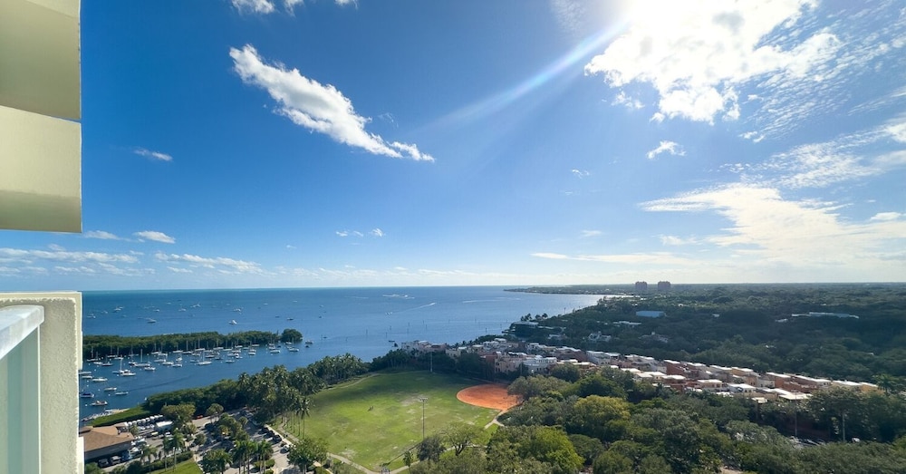 Deluxe Double Room, 1 King Bed,Balcony, Ocean View2004.01
