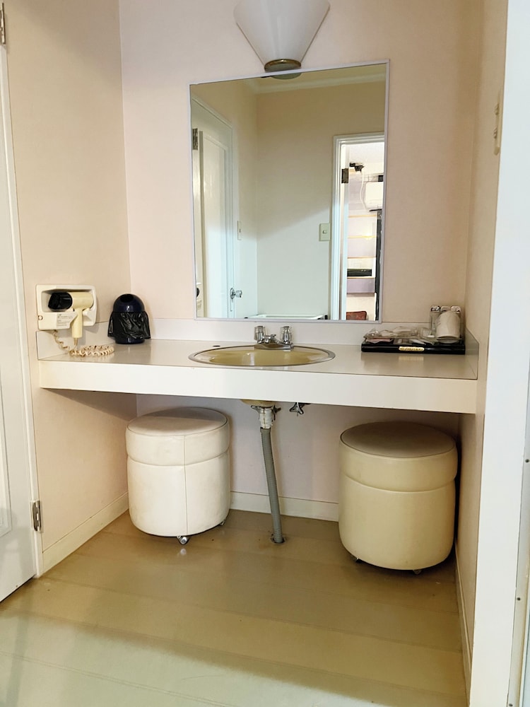 Economy Triple Room, Multiple Beds, Non Smoking, Private Bathroom