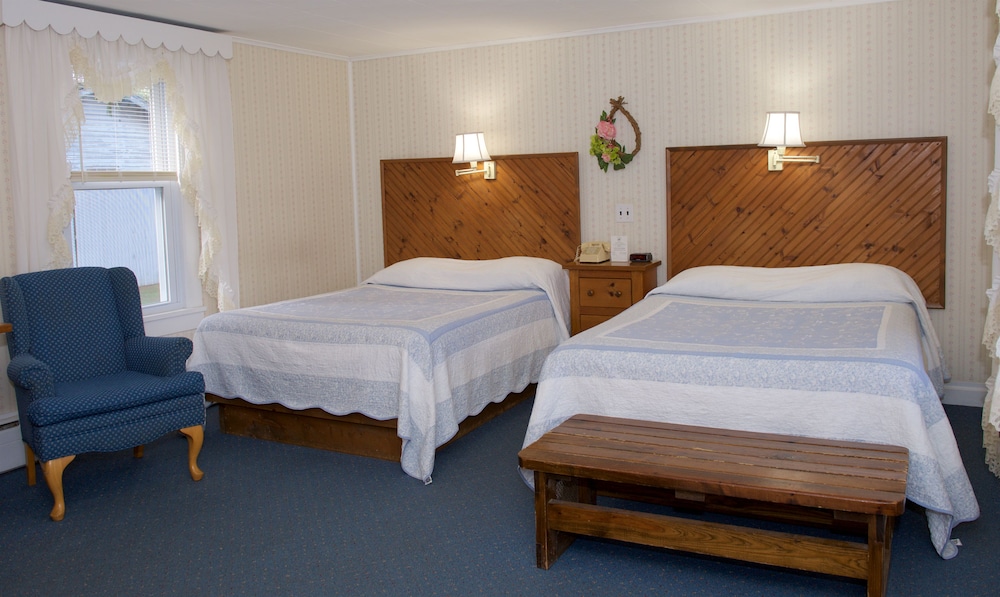 Deluxe Double Room, 2 Queen Beds, Non Smoking, Courtyard View photo 2