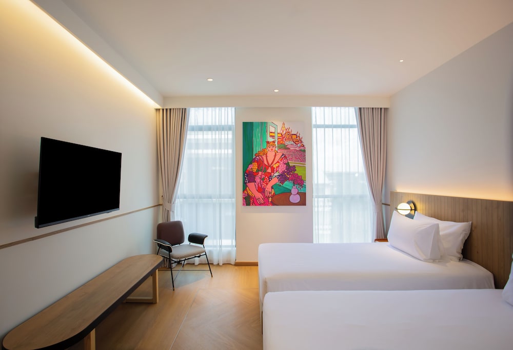 Superior Twin Room, City View photo 1
