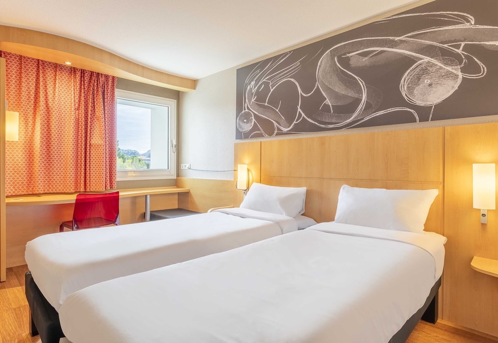 Twin Room, Non Smoking - Photo 1