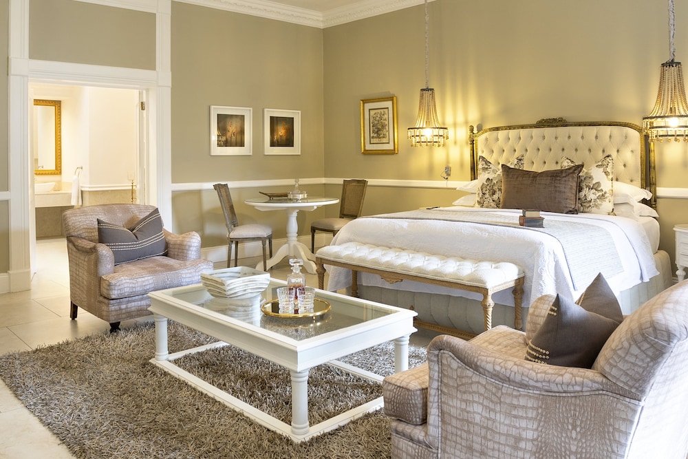 Luxury Suite, 1 King Bed thumbnail 5