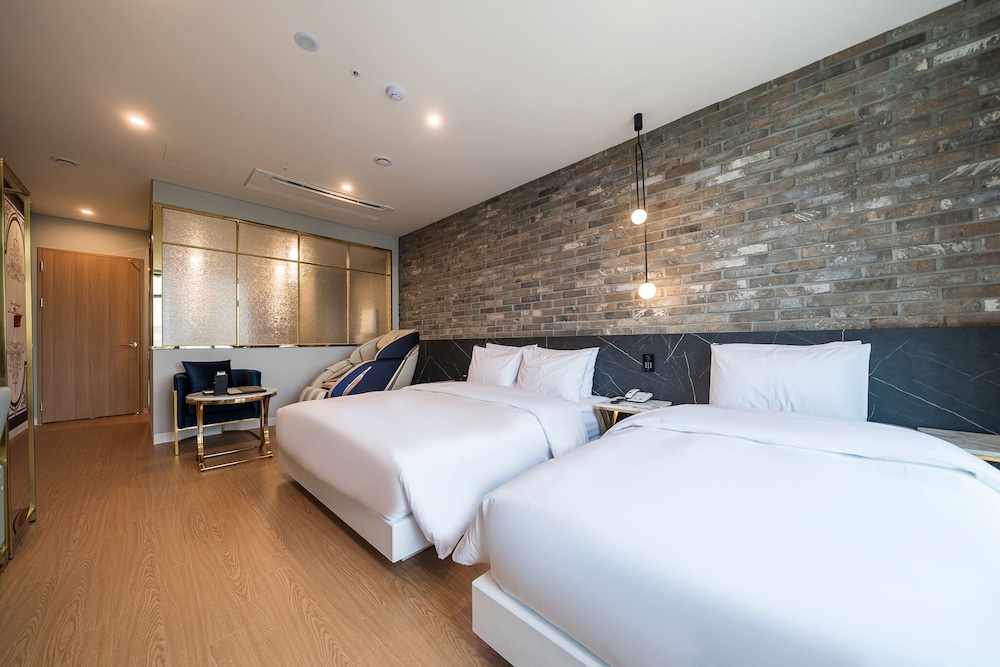 Standard Twin Room - Photo 5
