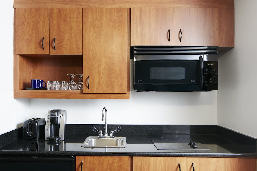 Suite, 1 Bedroom, Kitchenette (One Room) - Photo 7