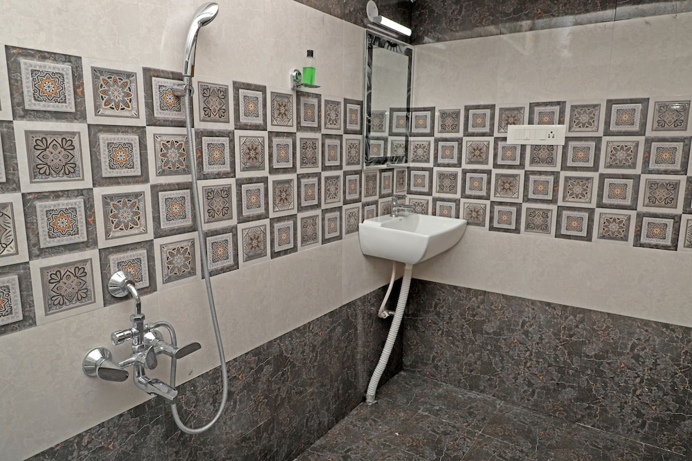 DELUXE AC ROOM photo 3