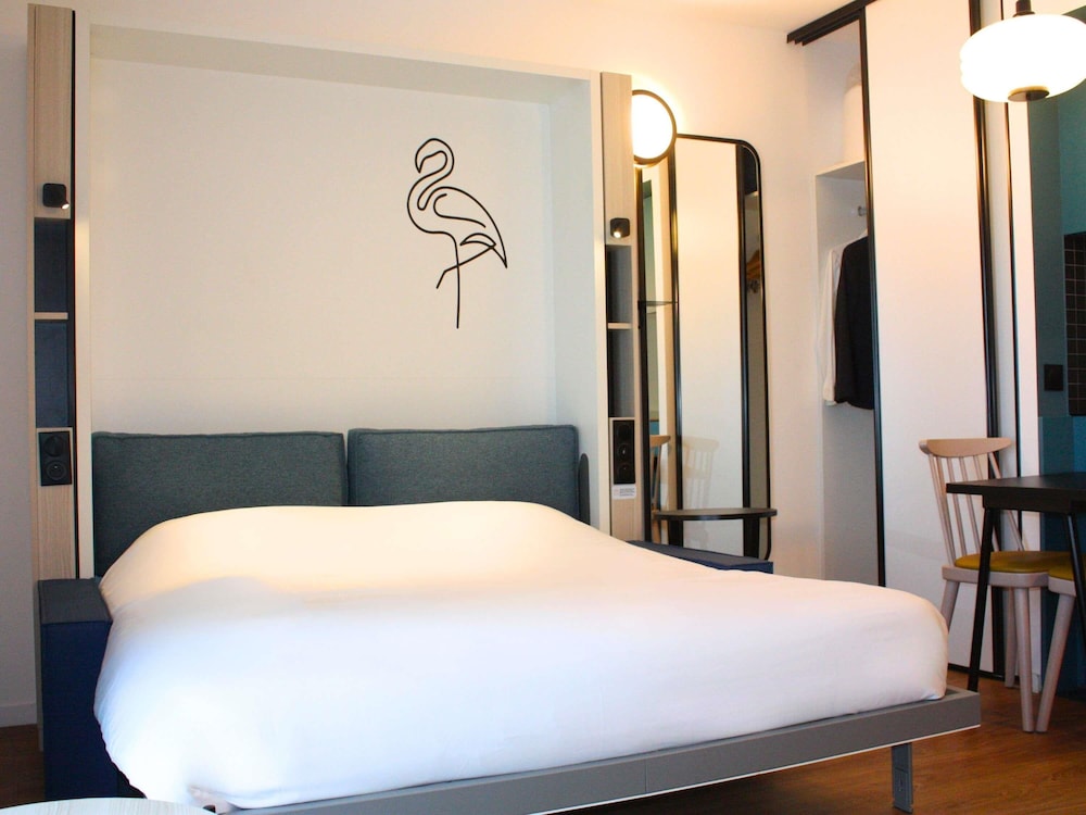 Studio, Multiple Beds - Photo 11