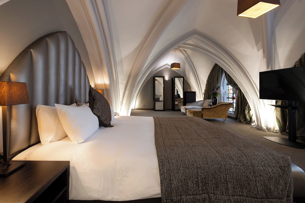 Deluxe Studio Suite - Photo 9