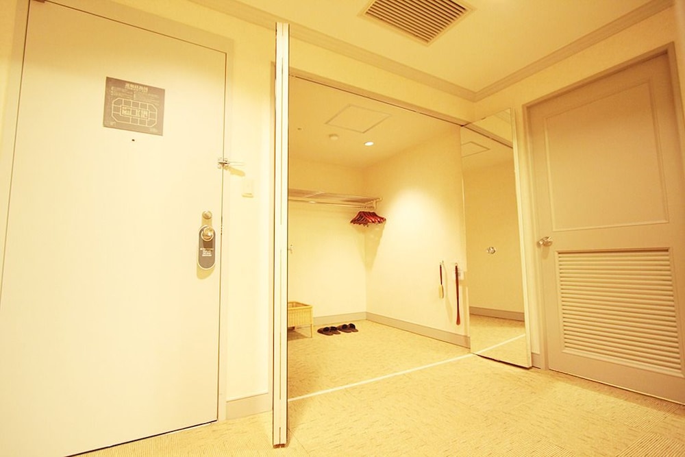 Corner Suite Room - Photo 2