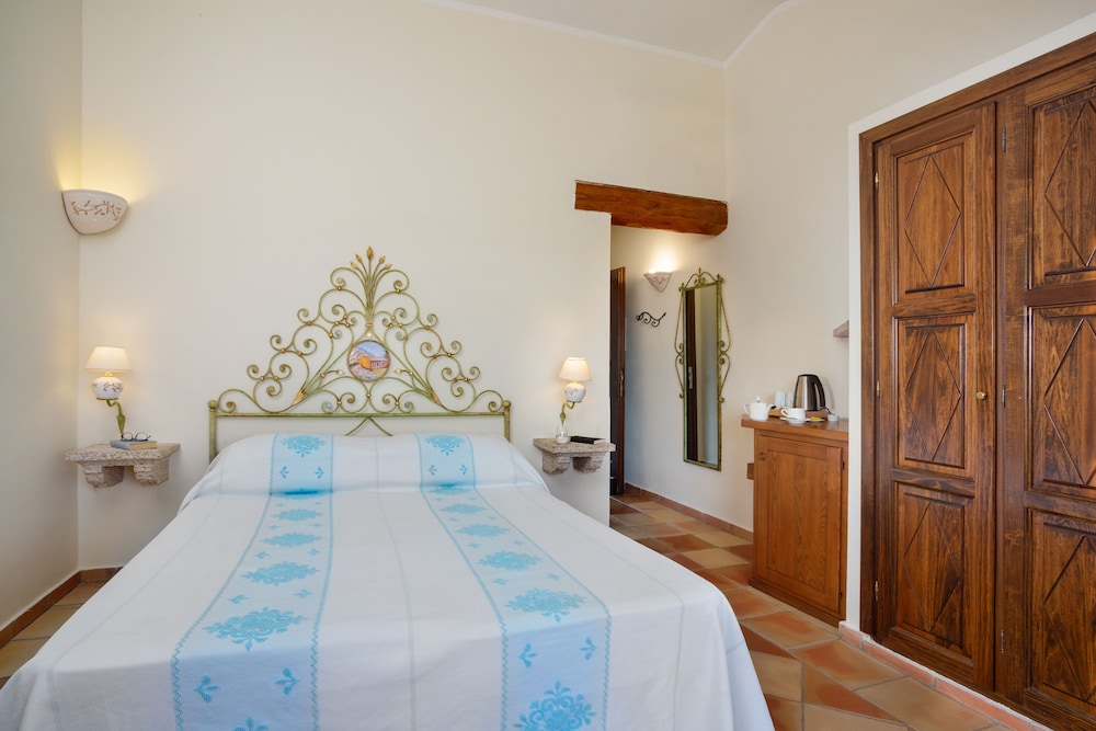 Standard Double or Twin Room - Photo 3