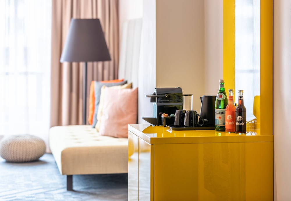 Suite with Balcony & River view - Photo 9