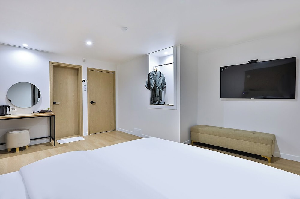 Basic Double Room, City View photo 3