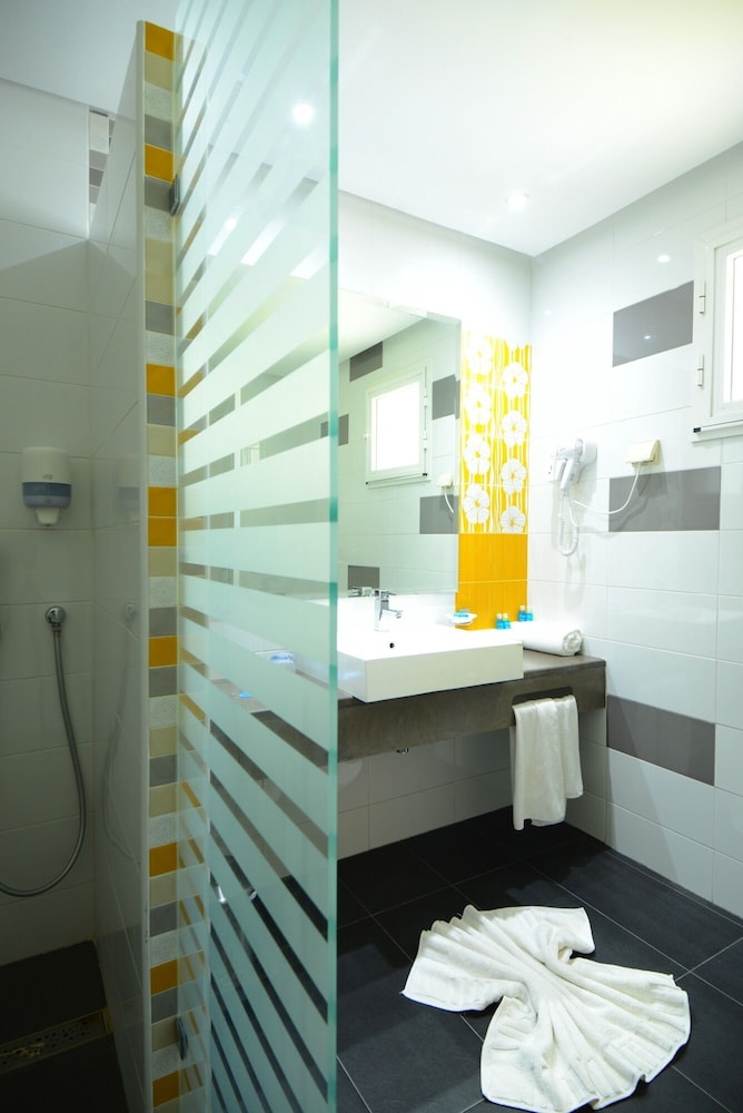 Basic Triple Room photo 2