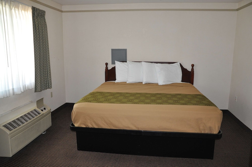 Suite, Multiple Beds, Non Smoking, Refrigerator & Microwave (with Sofabed) photo 2
