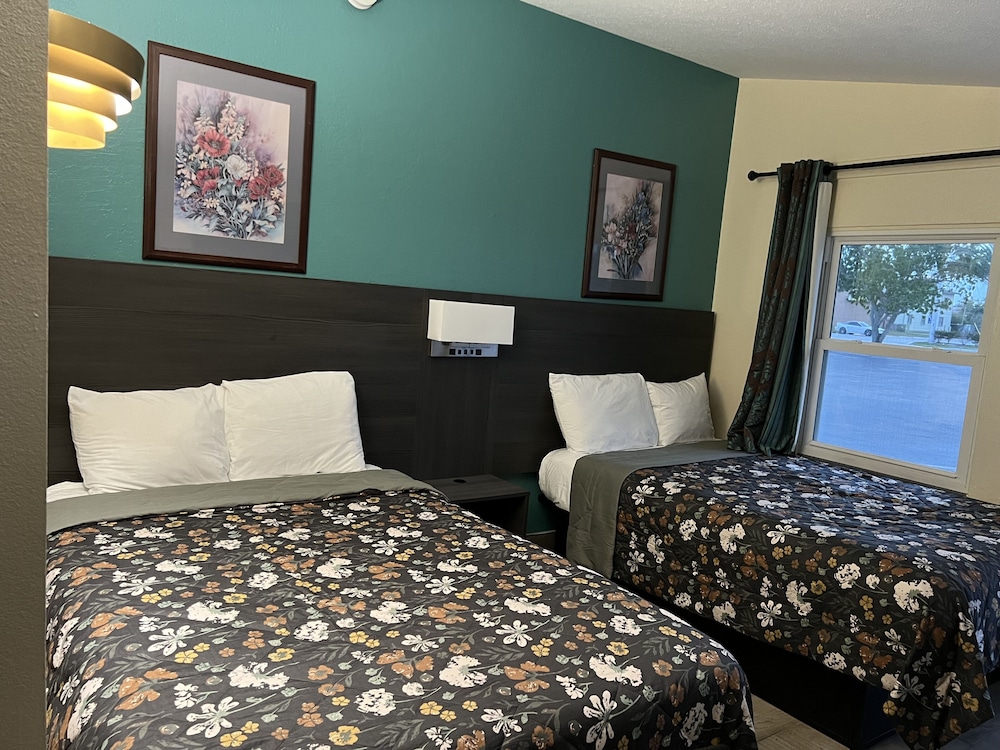 Deluxe Room, 2 Double Beds, Non Smoking, Refrigerator & Microwave photo 2