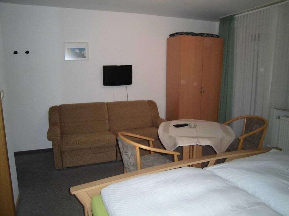 Group Room (5 Adults)