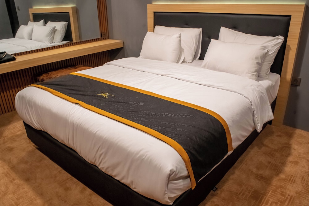 Superior Double Room, Balcony, Pool View
