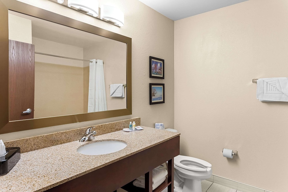 Suite, Accessible - Photo 3