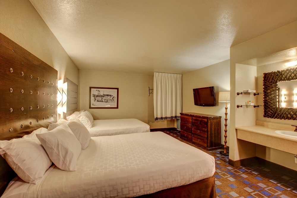 Suite (Cove, Lower Level - Building A) - Photo 2