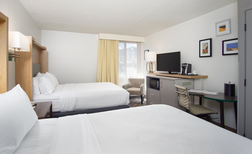 Room, 2 Queen Beds, Courtyard View (Pet Friendly) - Photo 1