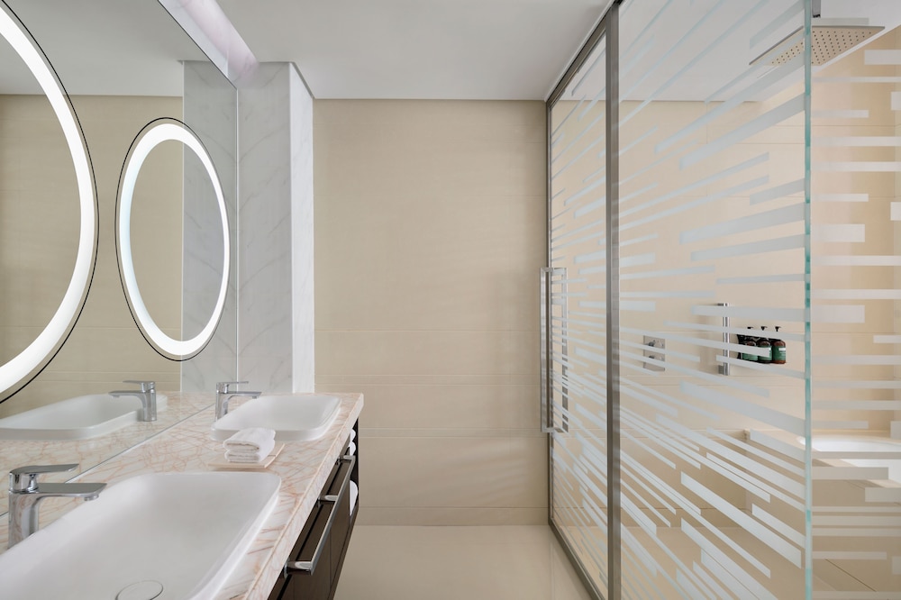 Standard Room, 2 Twin Beds thumbnail 5