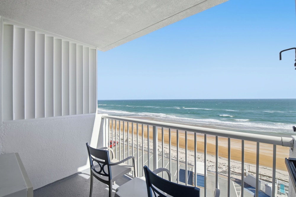 Deluxe Studio, Oceanfront - Photo 1