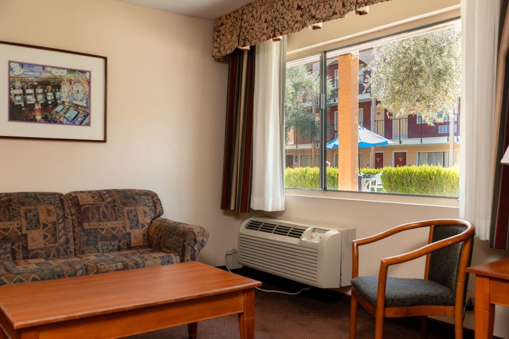 Standard Room, Non Smoking, Pool View - Photo 4