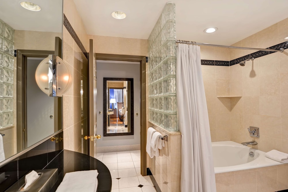 Suite, 1 Bedroom (1 King Bed) - Photo 8