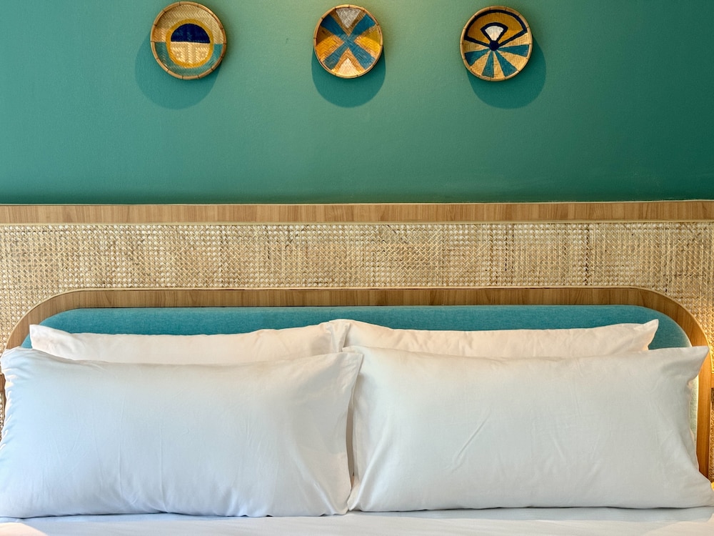 Superior Room, 1 King Bed, Pool View - Photo 3