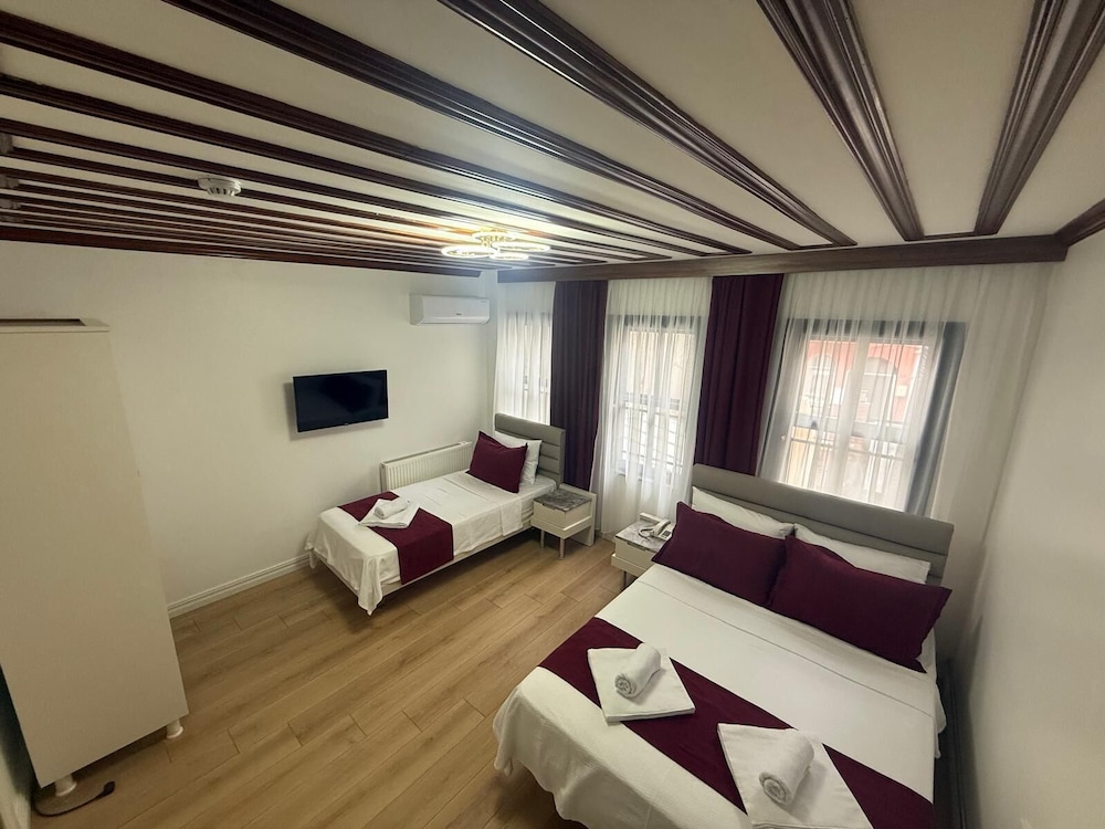 Family Triple Room, City View photo 2