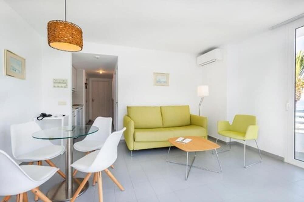 Apartment, 1 Bedroom, Balcony, Partial Sea View photo 3
